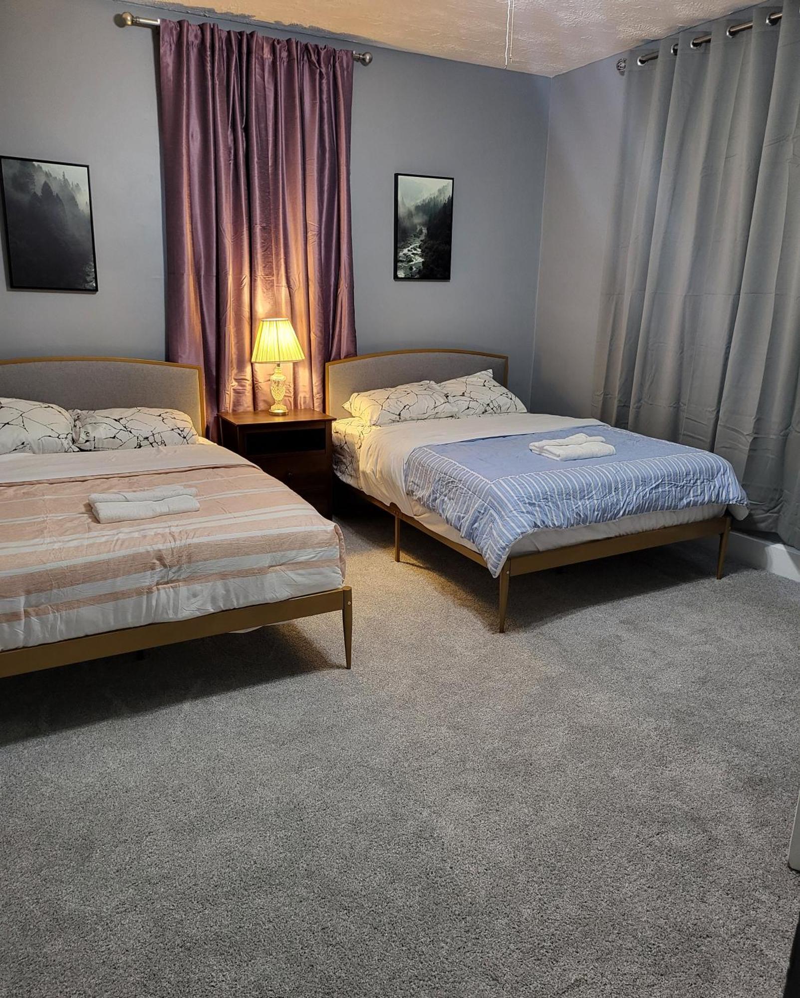 Guest Room With Two Double Beds In Columbus Oh, Airport Location Exteriér fotografie
