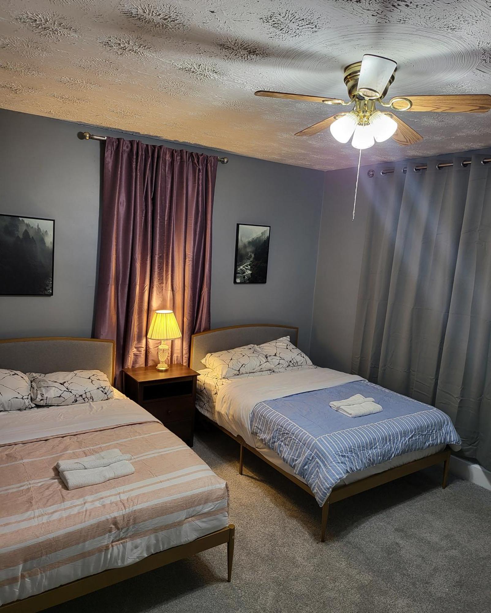 Guest Room With Two Double Beds In Columbus Oh, Airport Location Exteriér fotografie