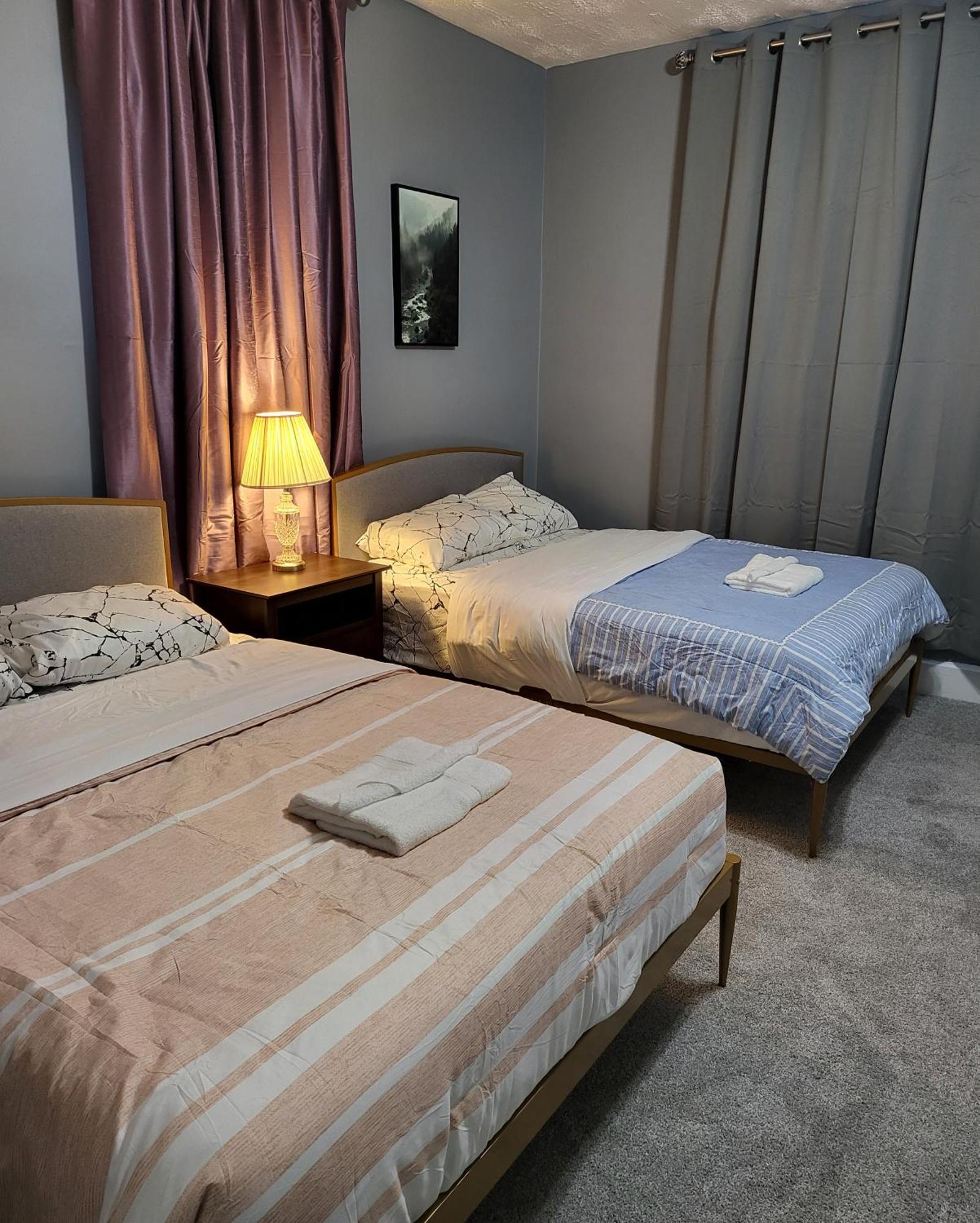 Guest Room With Two Double Beds In Columbus Oh, Airport Location Exteriér fotografie